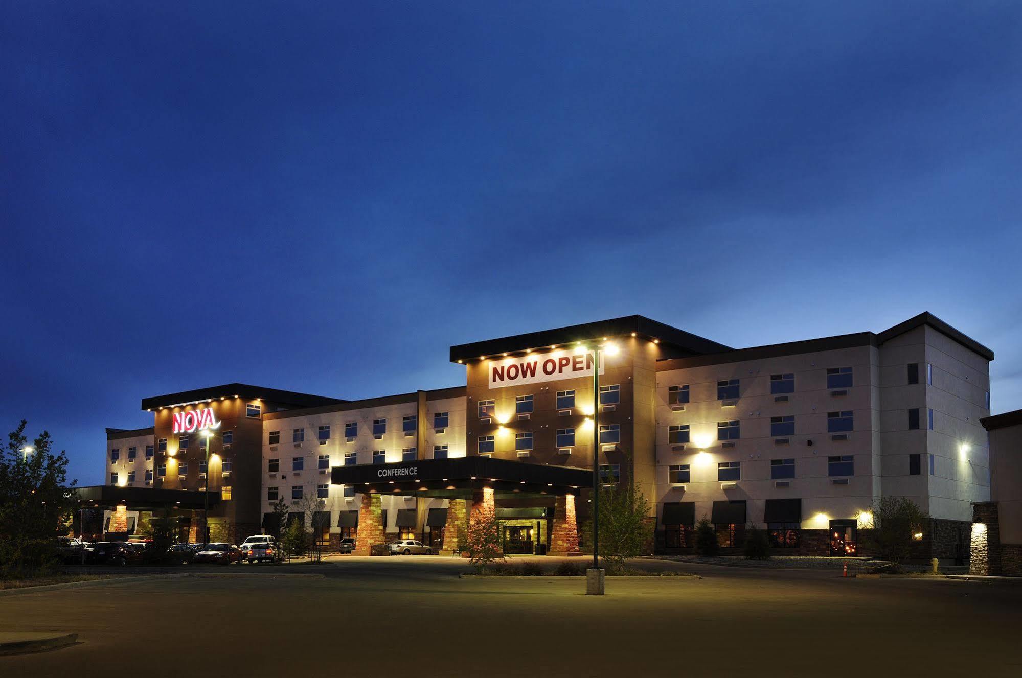 Chateau Nova Yellowhead Edmonton Exterior photo